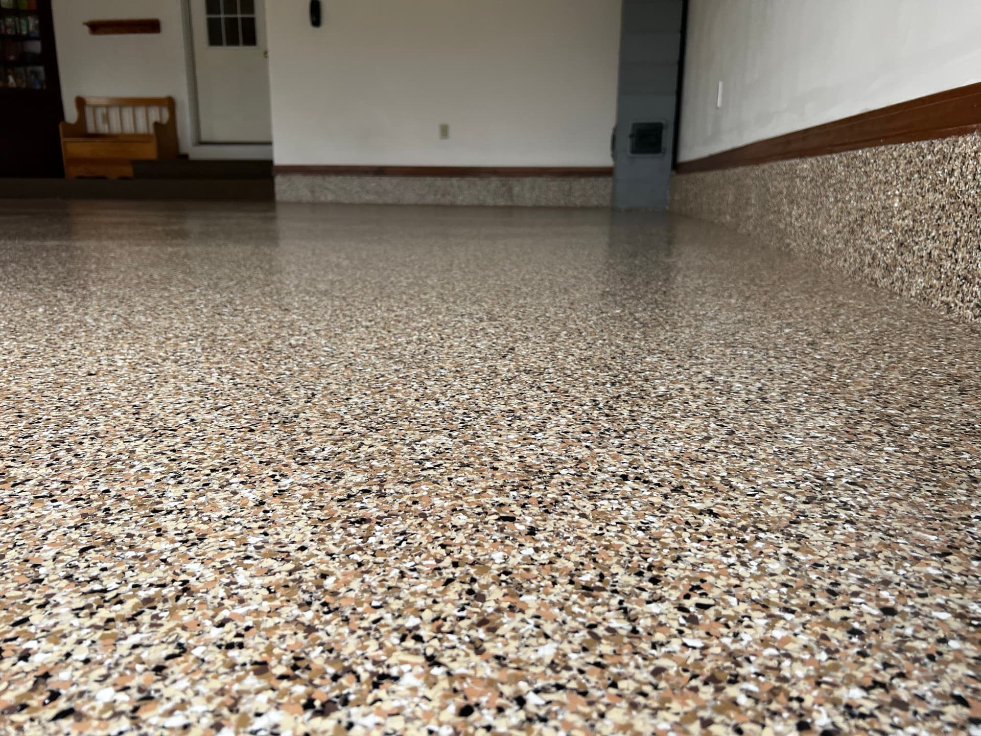 Decorative flake floor